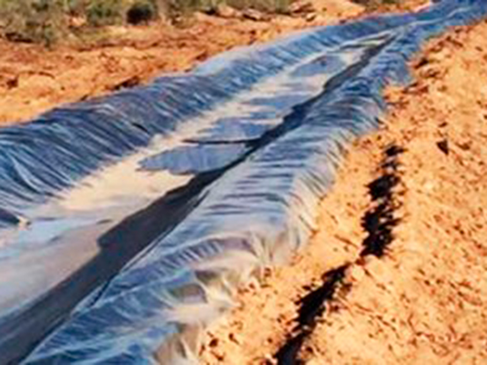 Impermeabilización de Acequia con Polietileno Negro