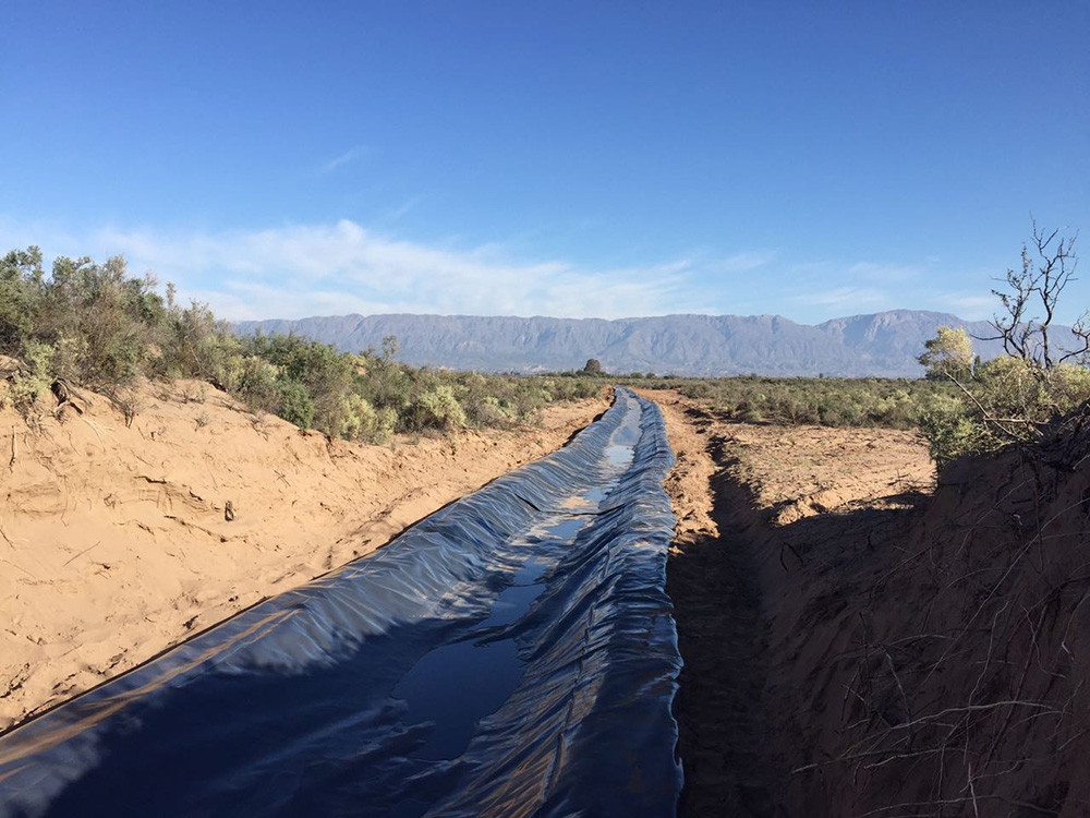 Impermeabilización de Acequia con Polietileno Negro