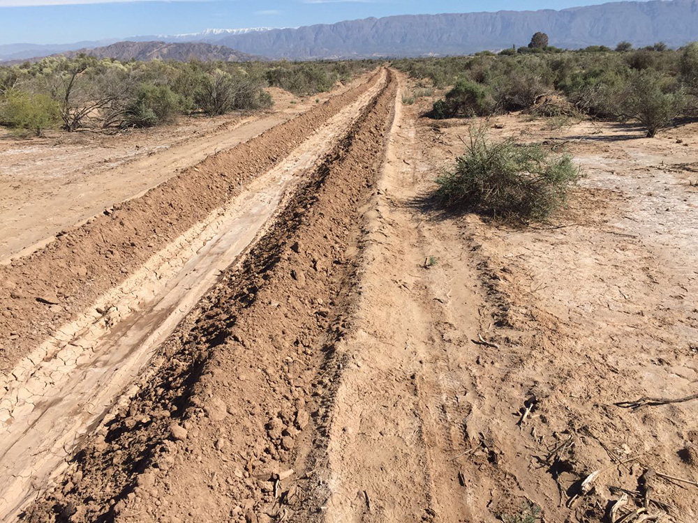 Impermeabilización de Acequia con Polietileno Negro