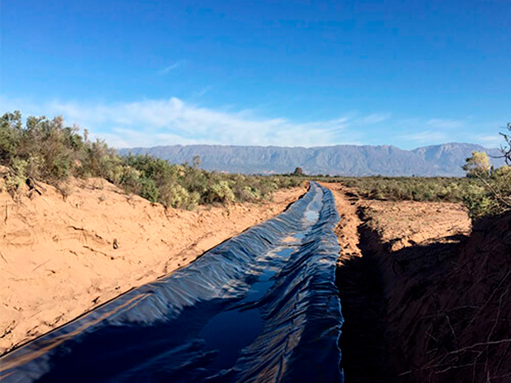 Impermeabilización de Acequia con Polietileno Negro