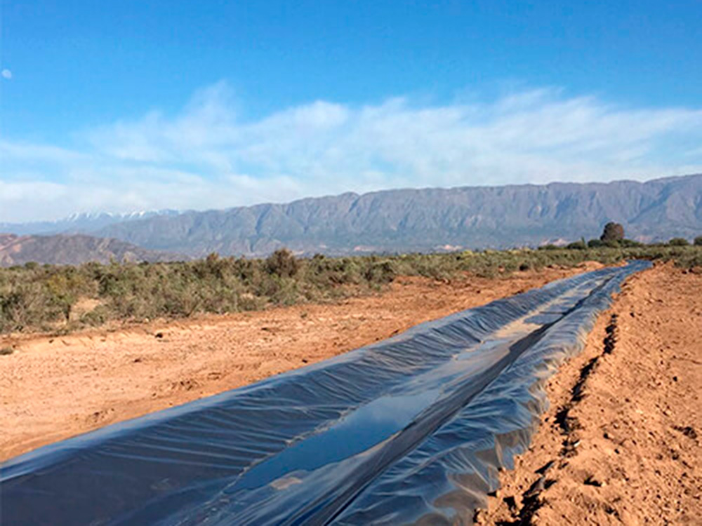 Impermeabilización de Acequia con Polietileno Negro